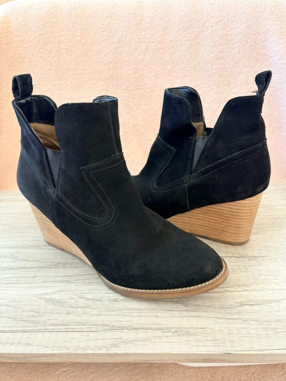 Blondo Irving Stacked 2.75" Wedge Ankle Boot Waterproof Black Suede B6564 9.5